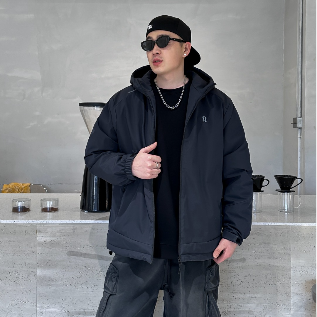 南北界大码男装冬季新款美式简约风印花小标连帽加肥加大羽绒服