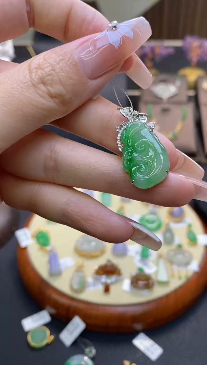 【闪购商品】翡翠颈饰18K金镶嵌净货12390