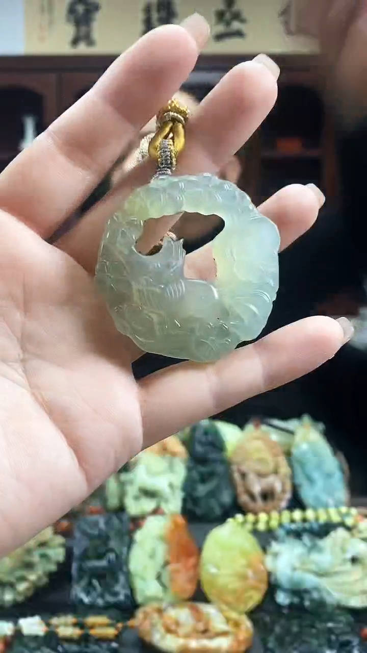 【闪购商品】蛇纹石玉吊坠未镶嵌`