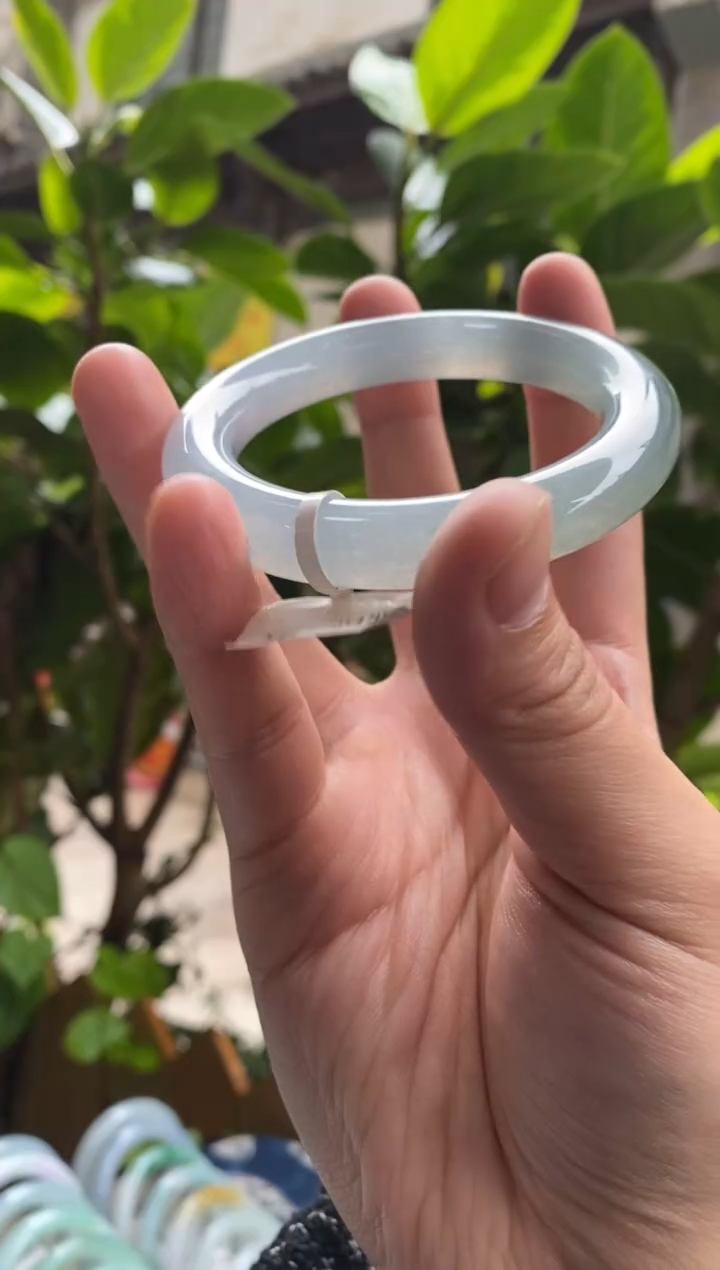 翡翠手镯未镶嵌56圆条