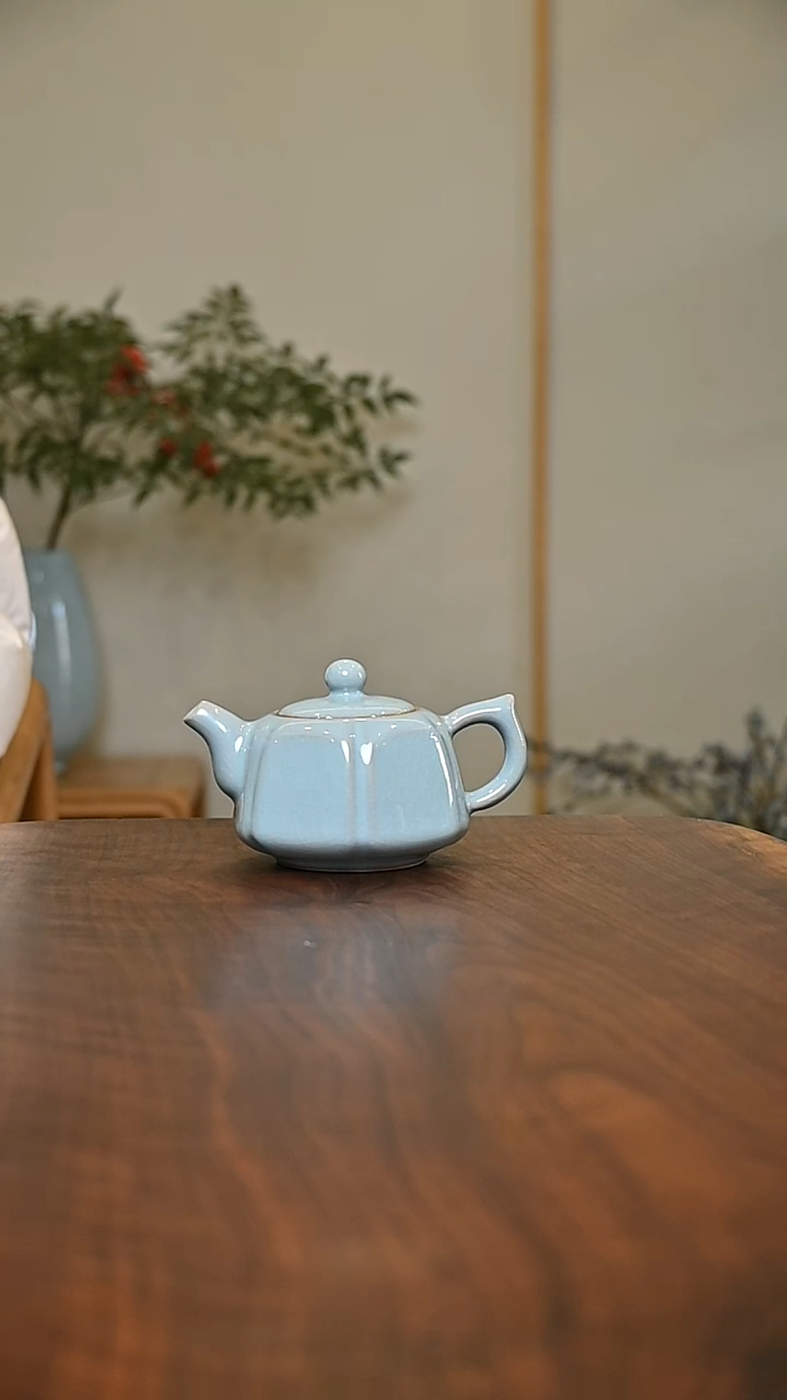 六合泰平壶 天青 微瑕 朱家汝窑款