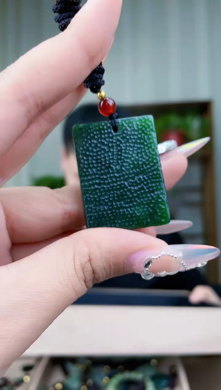 【闪购商品】和田玉挂件未镶嵌拍一发一，多样性发货！