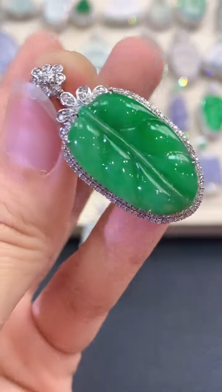 【闪购商品】翡翠吊坠(不含链)18K金镶嵌C52