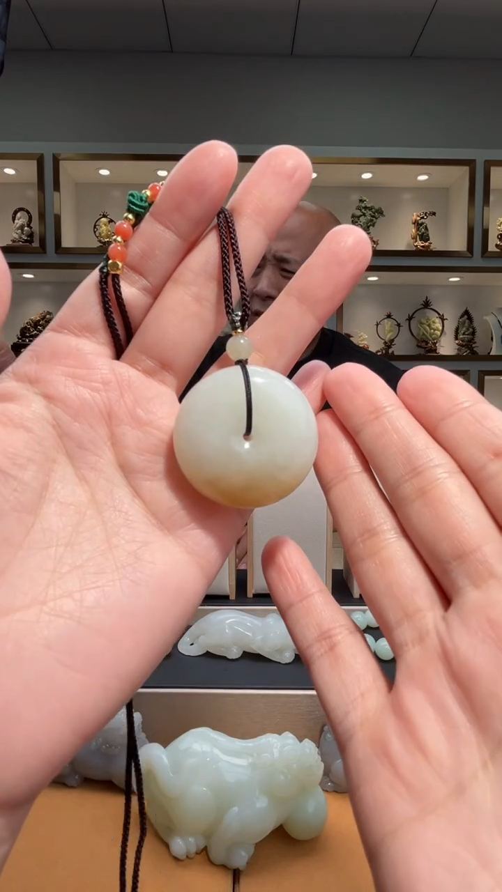 颈饰未镶嵌和田玉苏