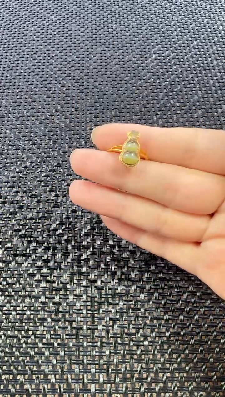 18K金镶嵌戒指和田玉一个（多样性发一件）