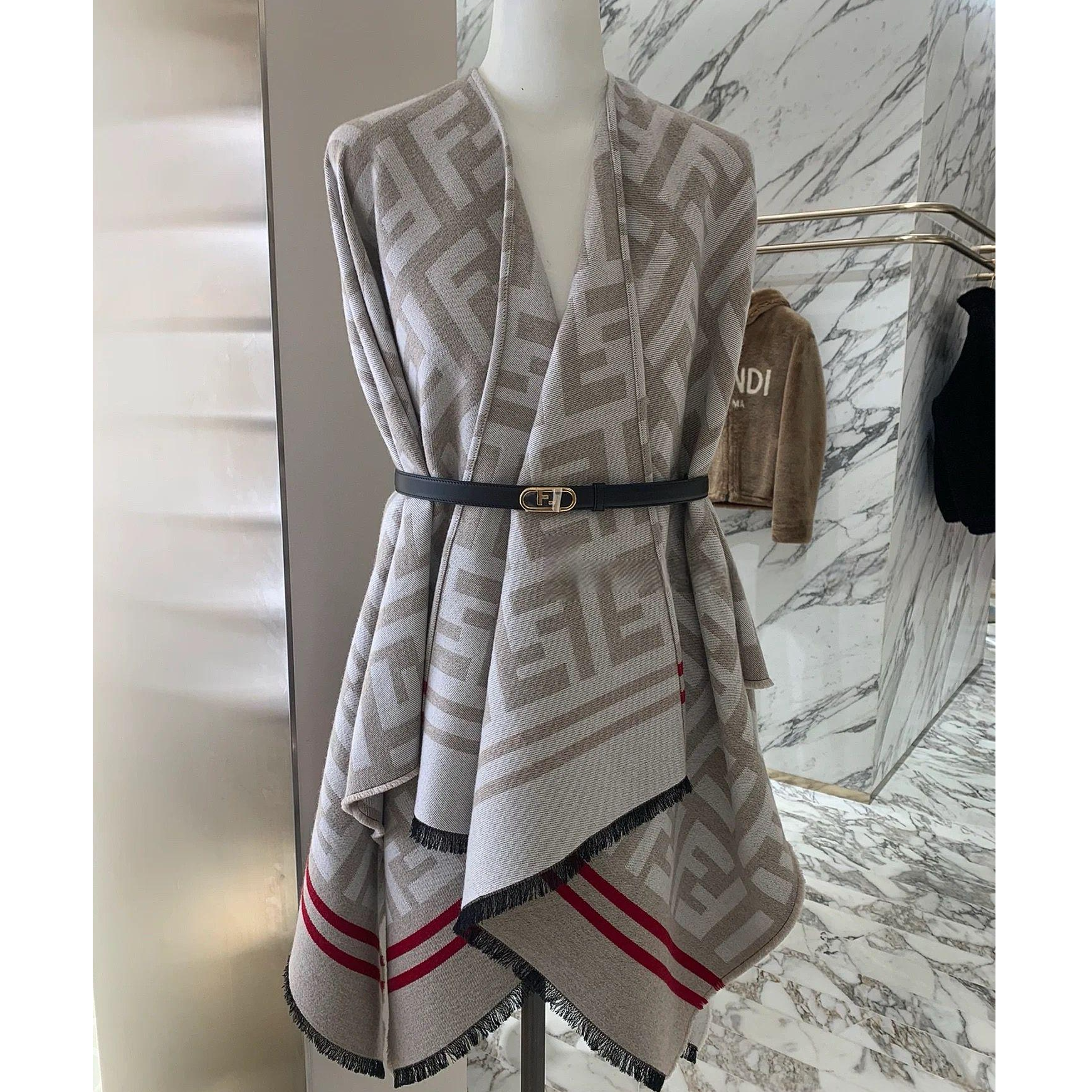 99新 FENDI/芬迪 双双臻选/kk00049/芬迪斗篷/