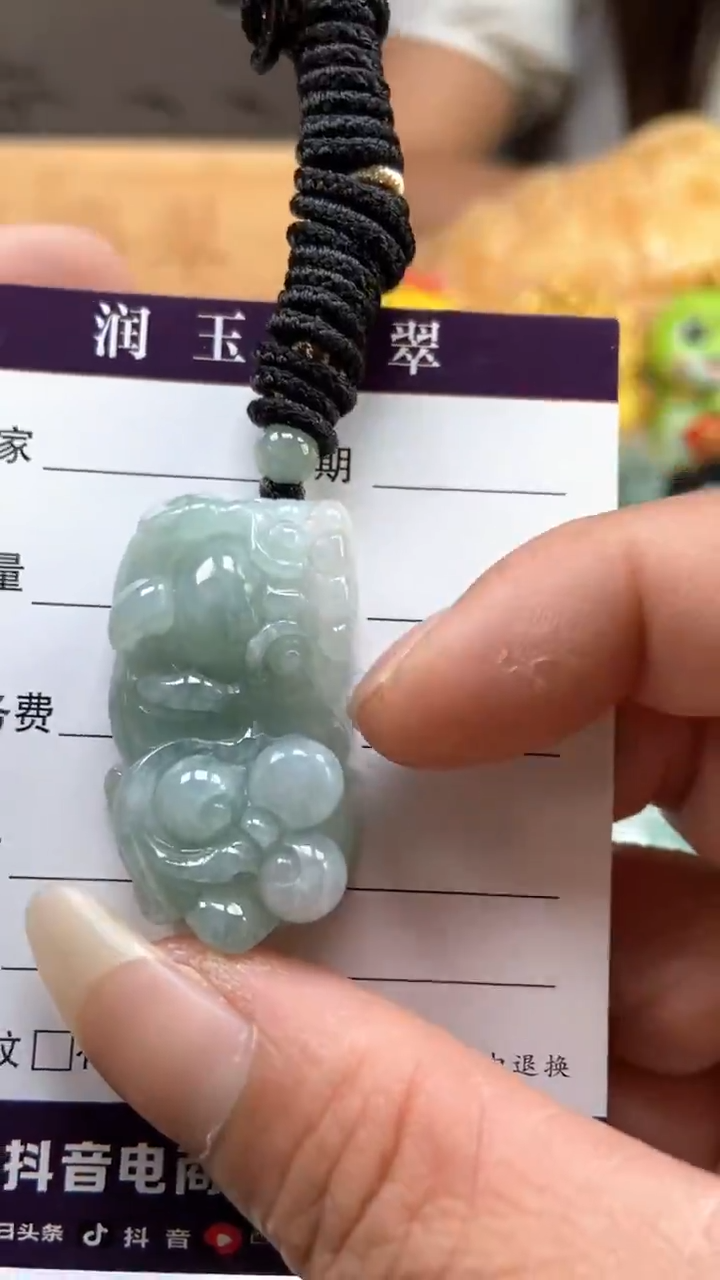 翡翠未镶嵌颈饰多人霸王貔貅