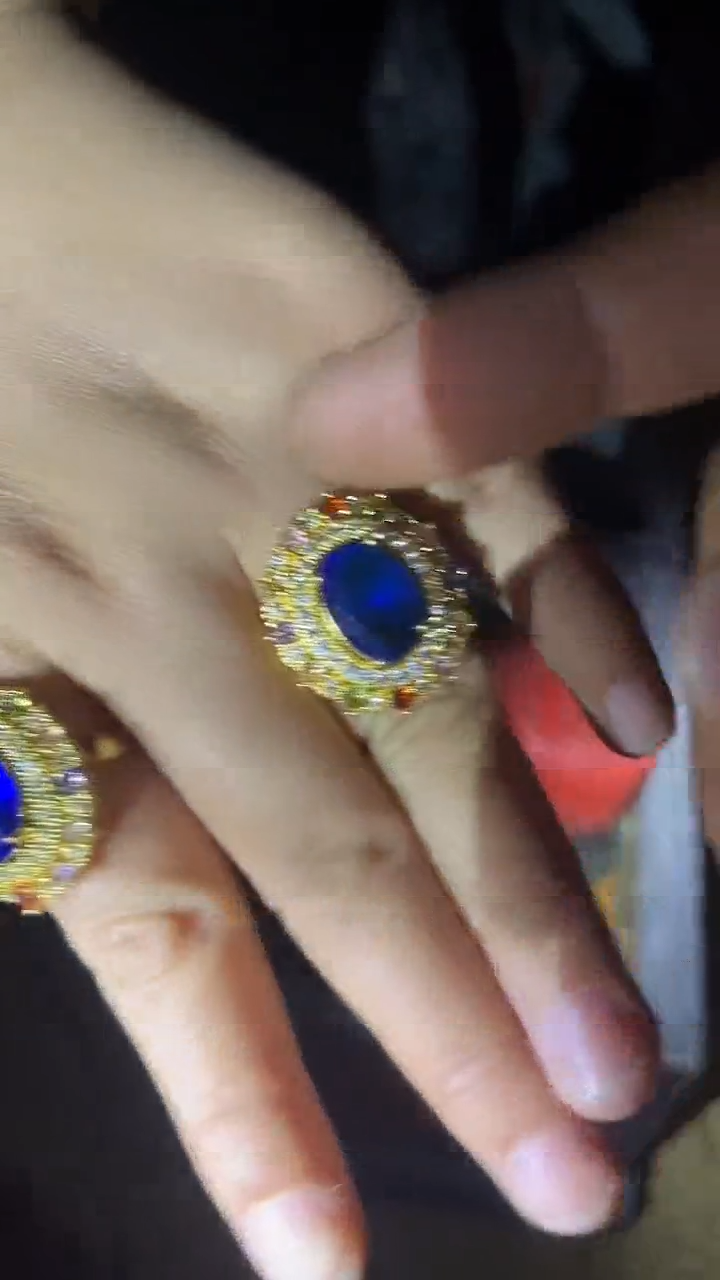 和田玉未镶嵌挂件蓝戒指一个