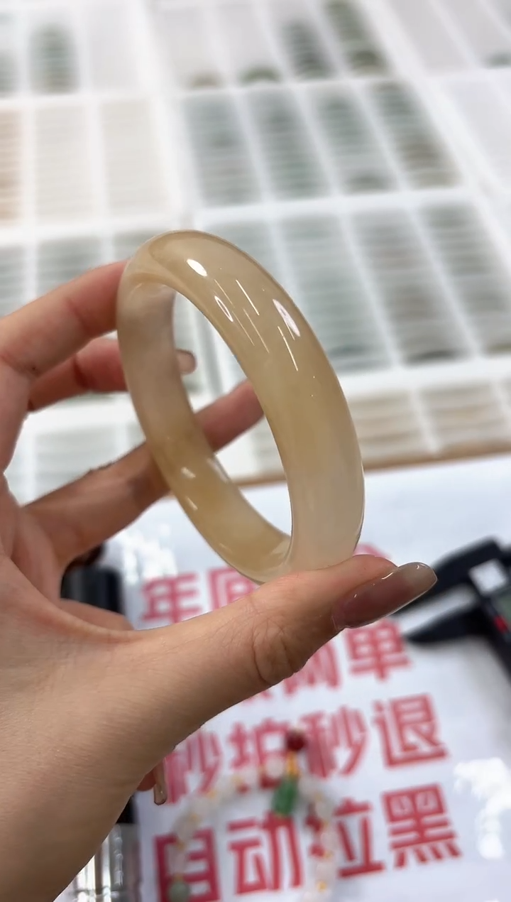 未镶嵌手镯石英质玉255-62HU