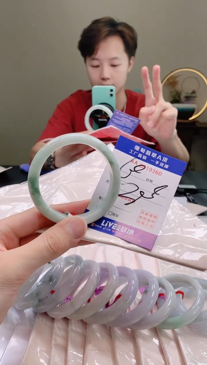 翡翠手镯未镶嵌60