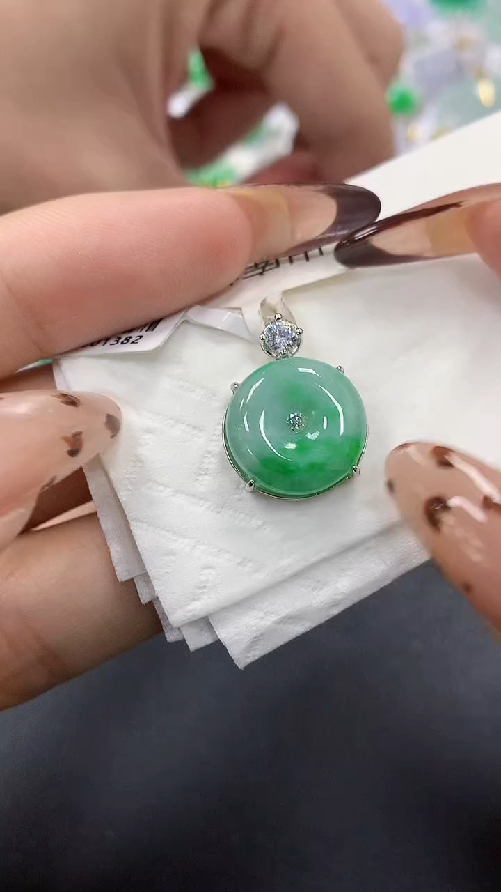 颈饰银S925镶嵌翡翠a货假一赔三支持复检百元上9元证书费自理