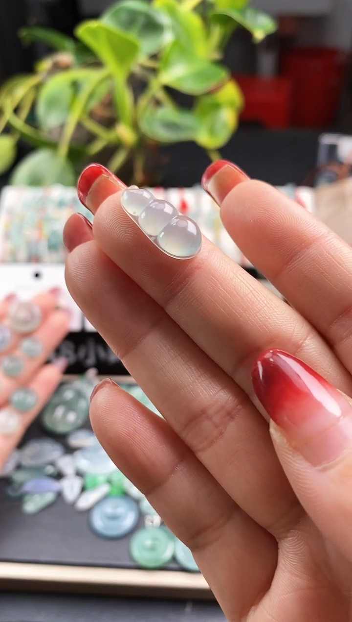 【闪购商品】翡翠颈饰未镶嵌福豆