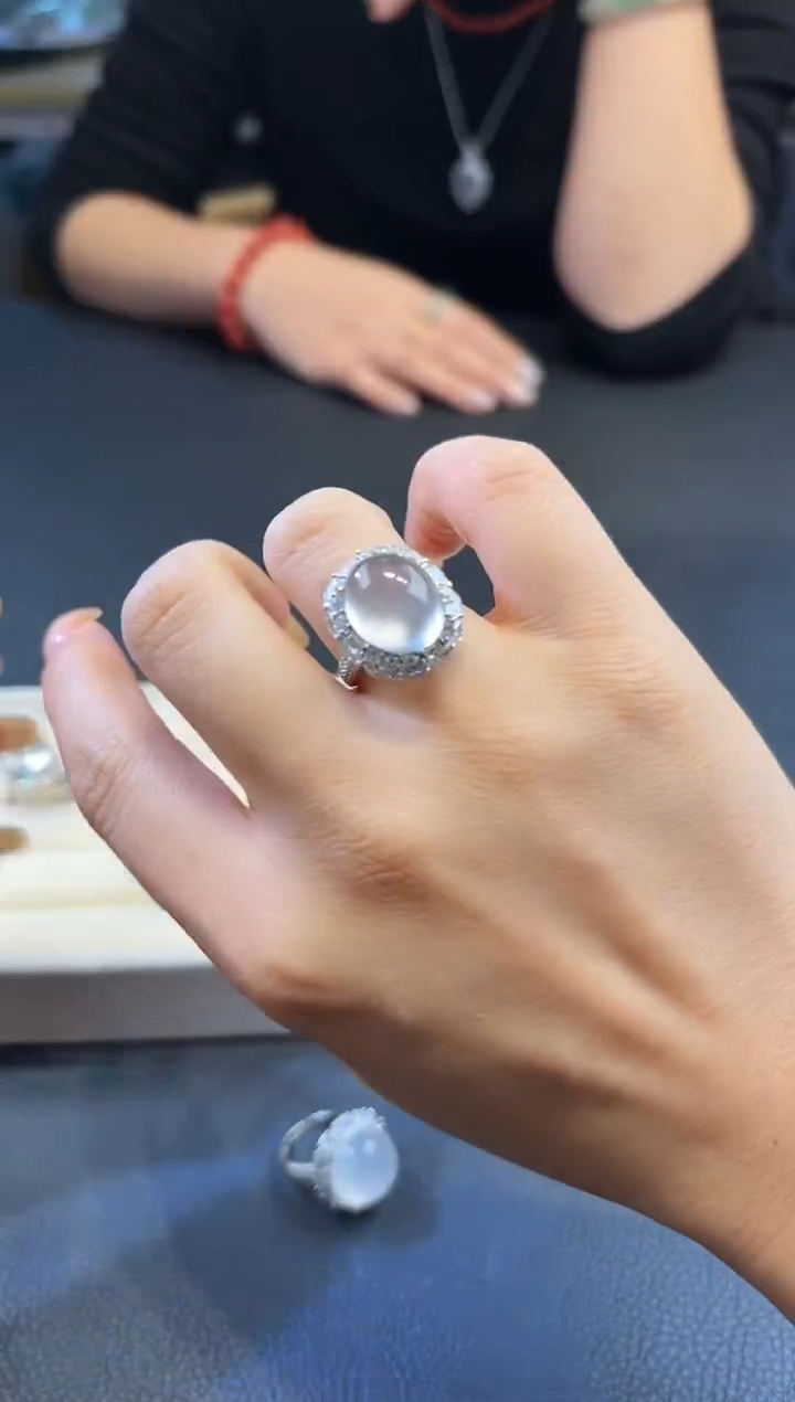 颈饰未镶嵌石英质玉0089934随机发仅一件