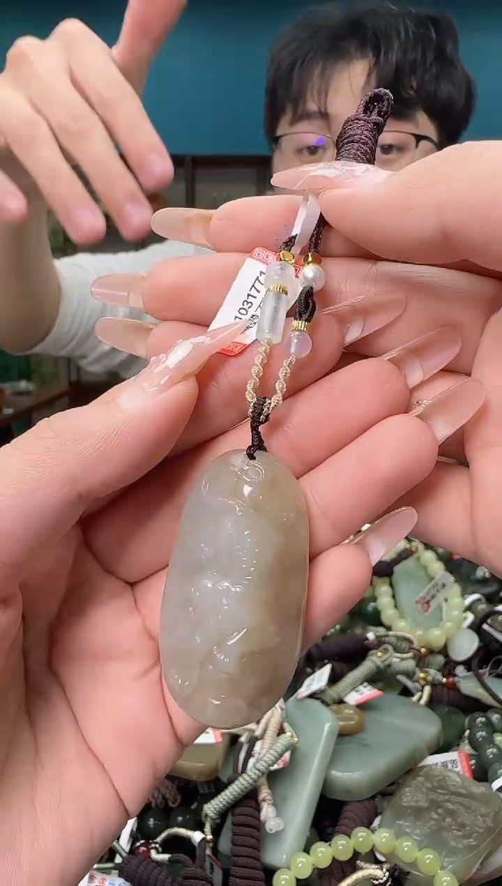 颈饰未镶嵌和田玉多样性发一