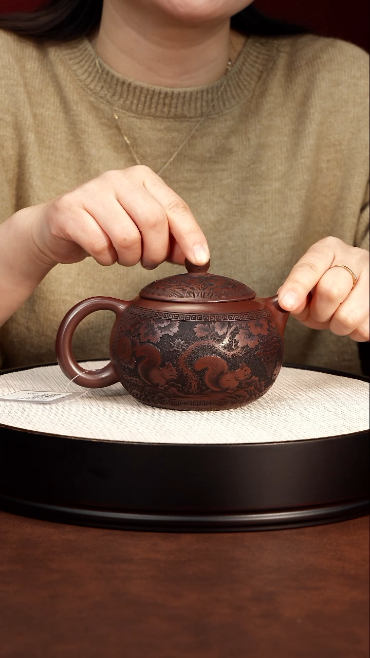 紫砂茶案宜兴紫砂 松鼠西施壶石红 李恒阳