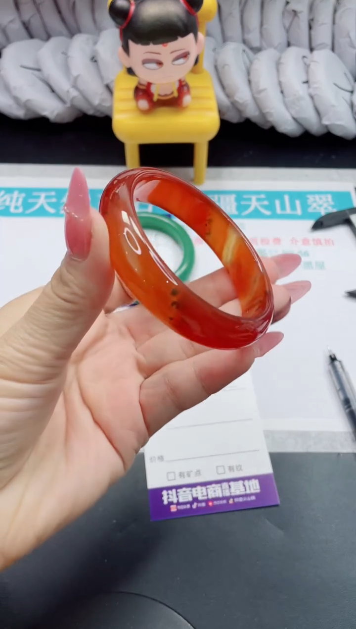 【闪购商品】石英质玉未镶嵌手镯136