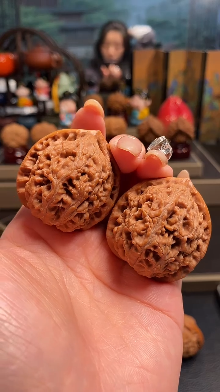 【闪购商品】文玩核桃把件K 2水龙纹38尺