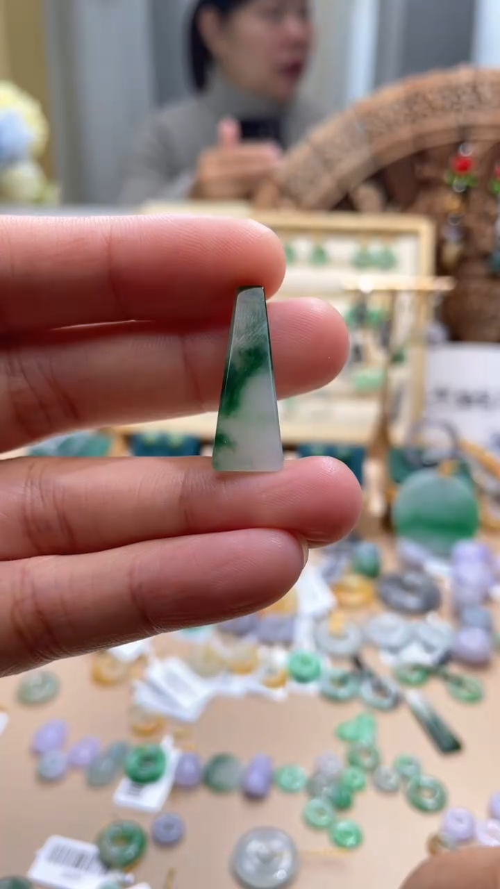 【闪购商品】翡翠颈饰未镶嵌无事牌