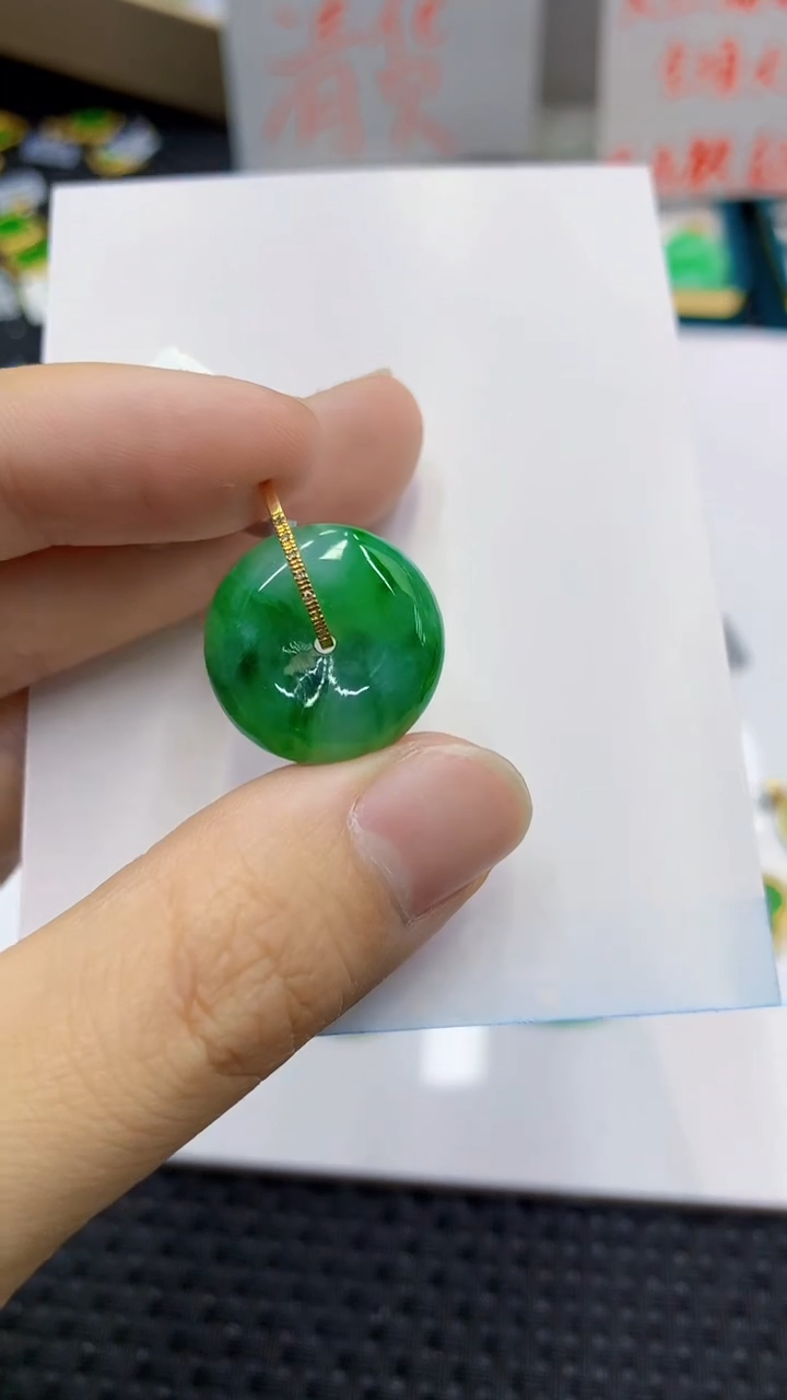 翡翠18K金镶嵌颈饰             1