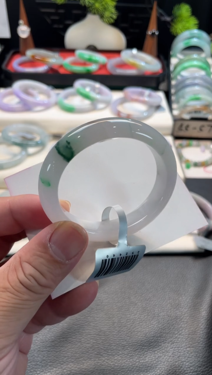 未镶嵌手镯翡翠104号链接 53贵妃 有纹