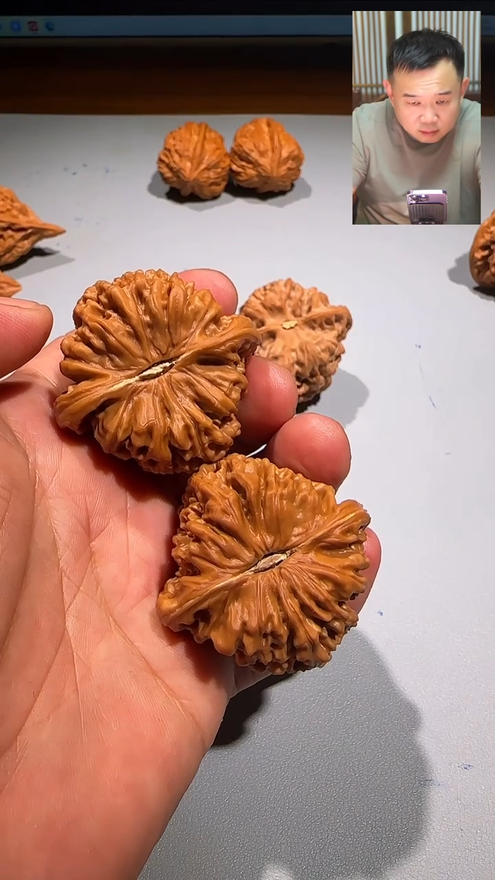 文玩核桃吊坠三角南将石