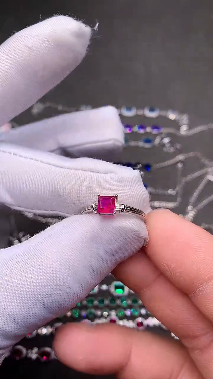 【闪购商品】红宝石戒指银S925镶嵌······