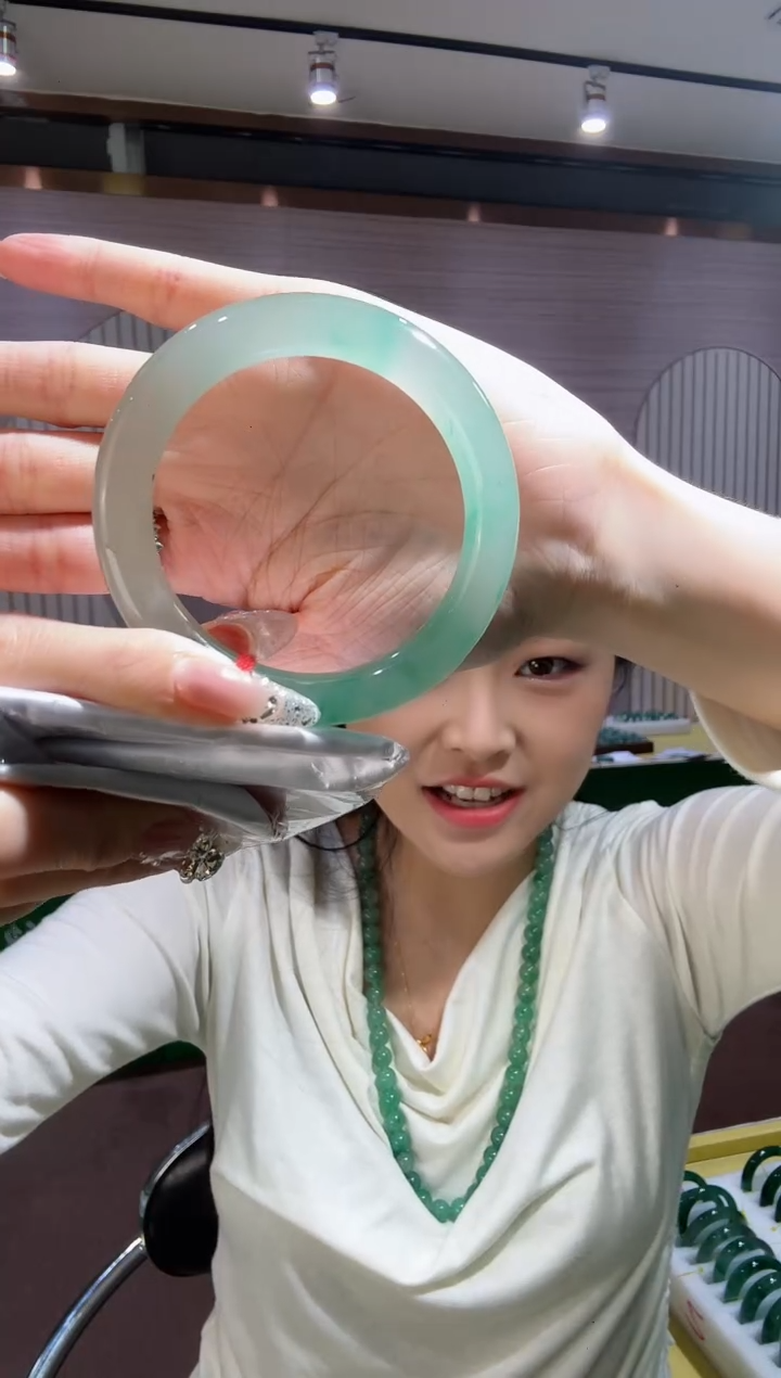 【闪购商品】石英质玉手镯未镶嵌1