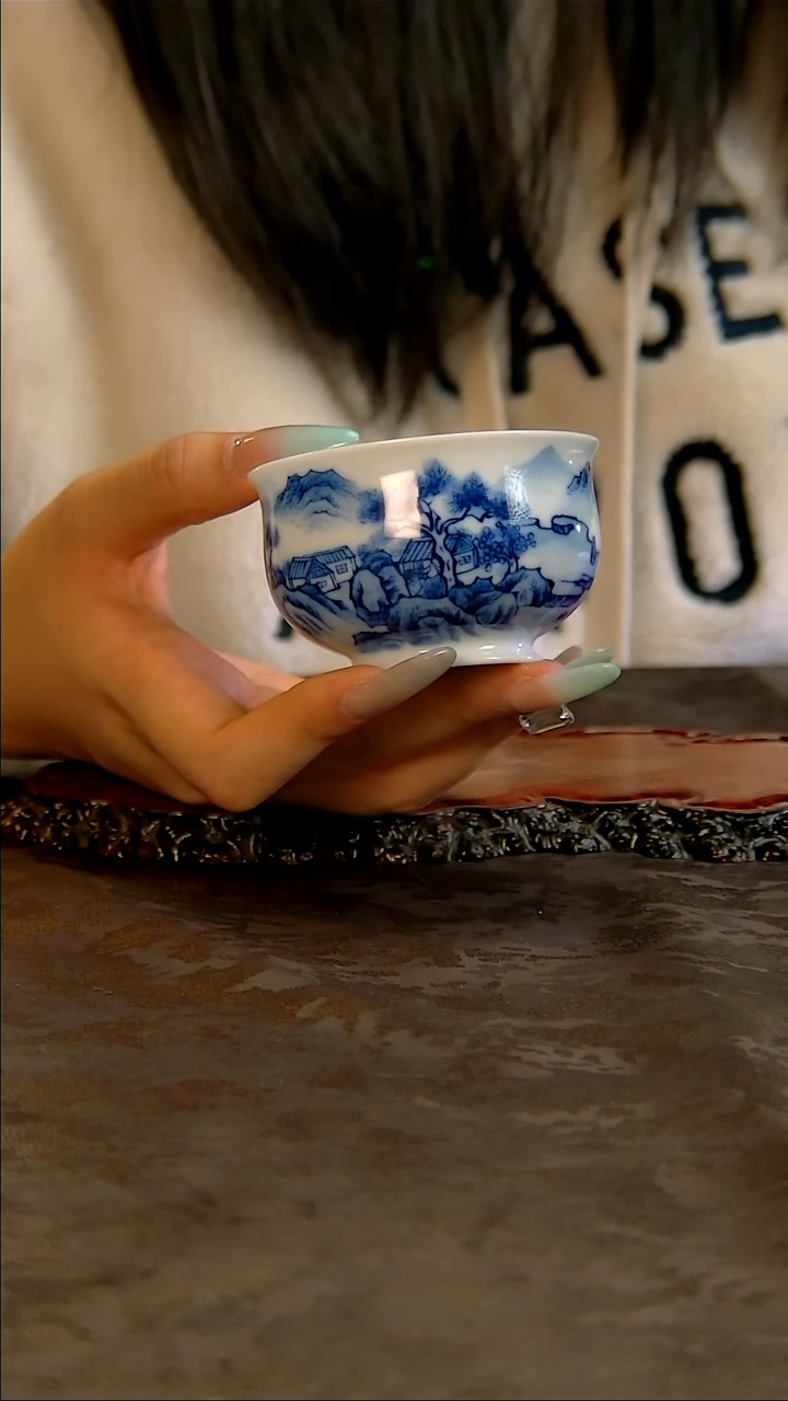 【闪购商品】青花手绘山水主人杯