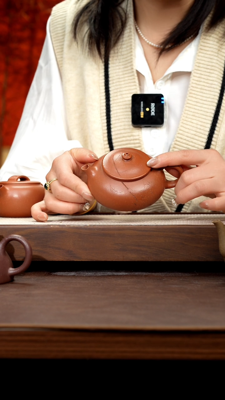 【闪购商品】紫砂茶壶宝山红降坡寒江140cc左右