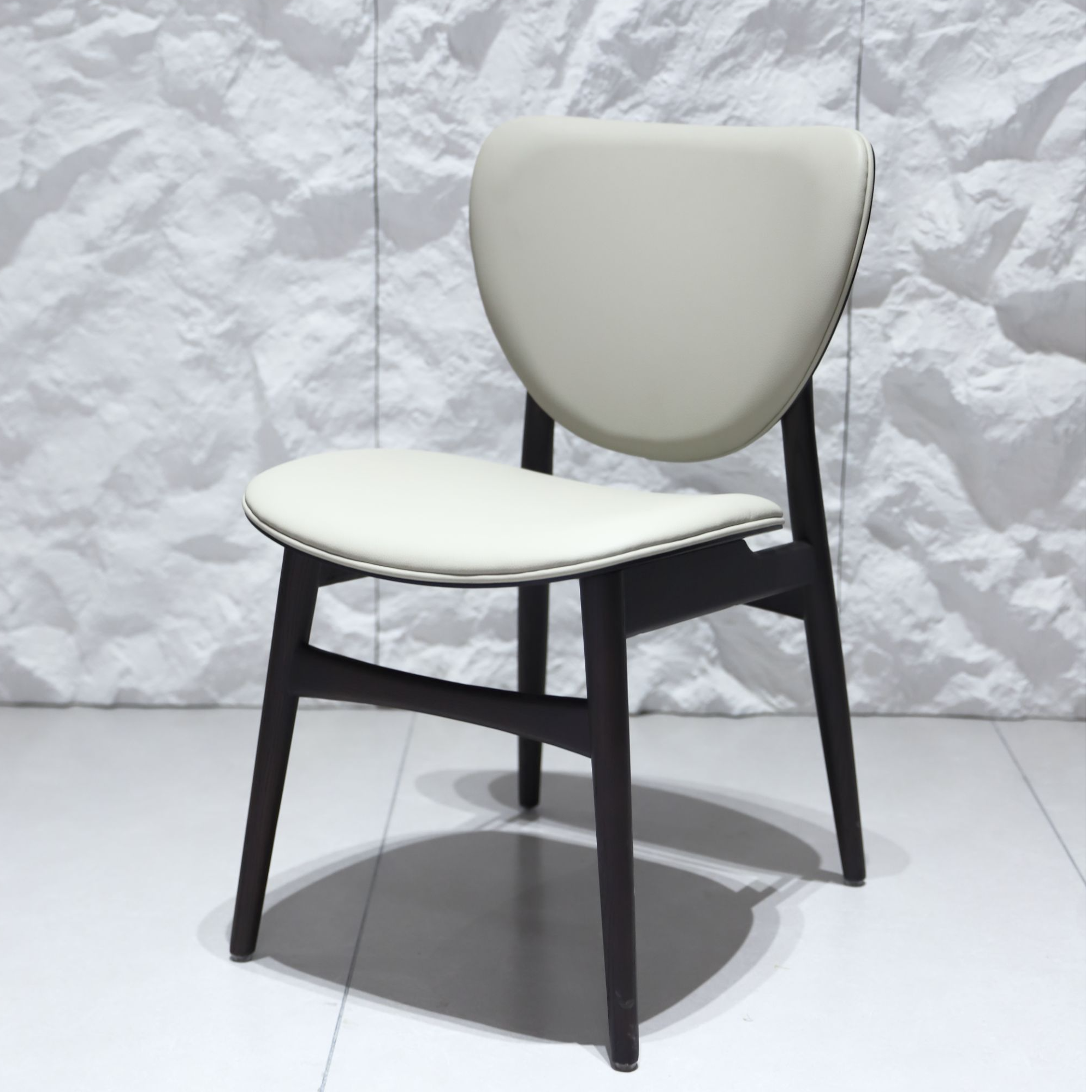 餐椅家用高级感实木专用靠背北欧现代简约酒店洽谈网红背靠椅子