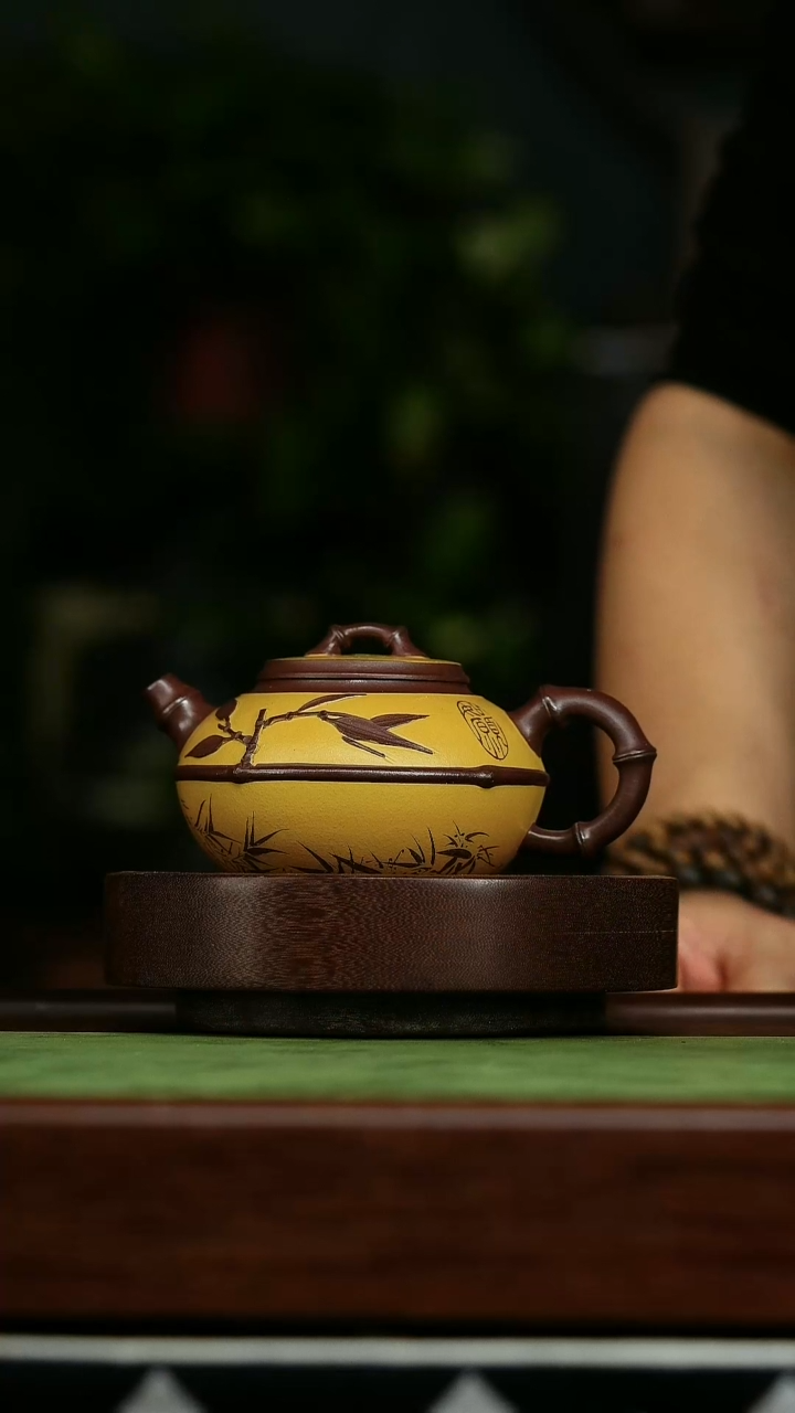 茶壶紫砂u20石红竹韵*周龙华