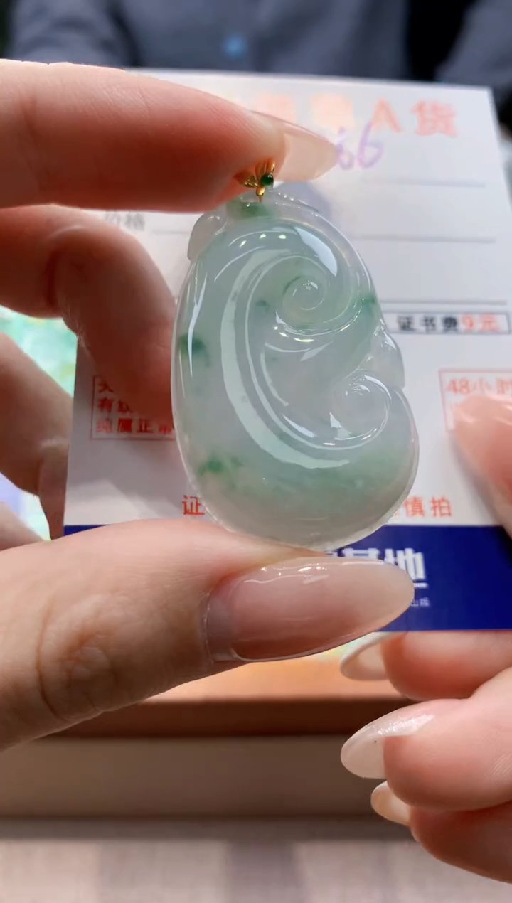 颈饰18K金镶嵌翡翠天然翡翠挂件 