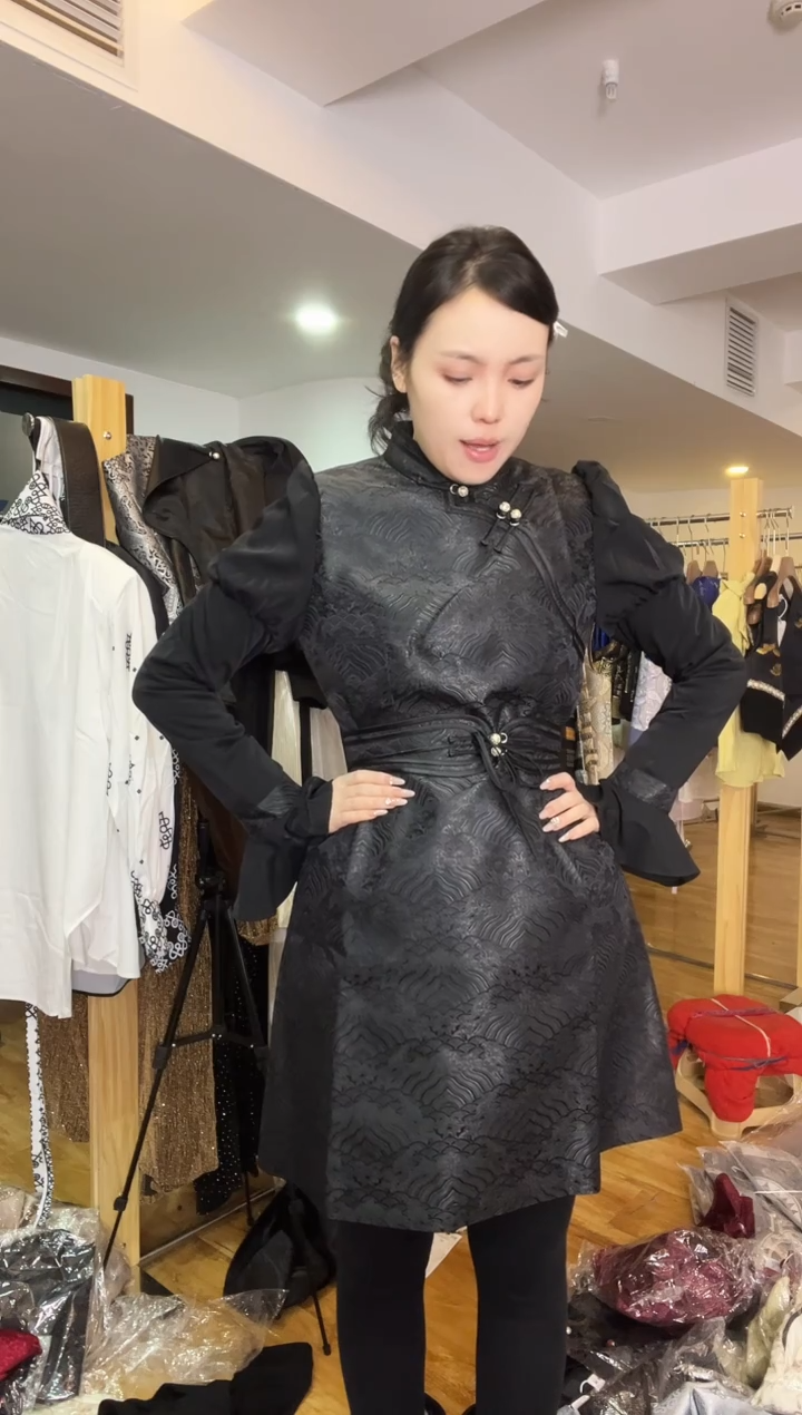 L码       120斤   纱袖连衣裙