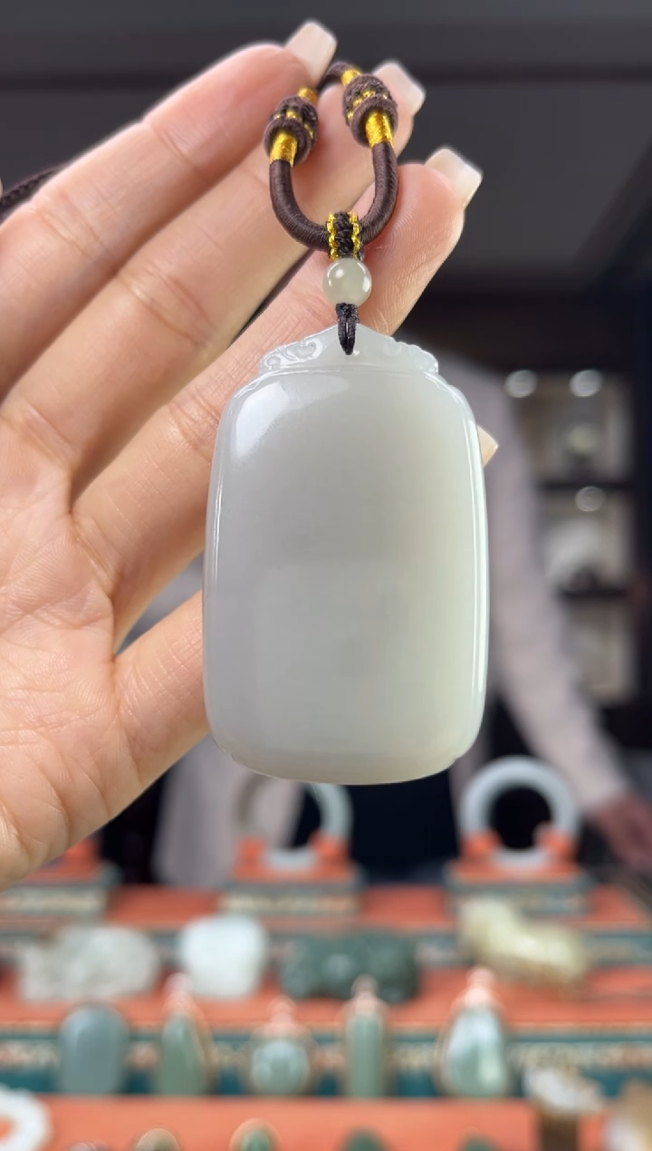 颈饰未镶嵌和田玉佩佩