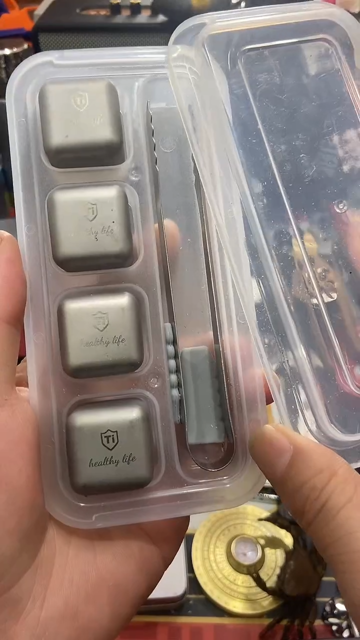 瓷片闪购商品  如图所示