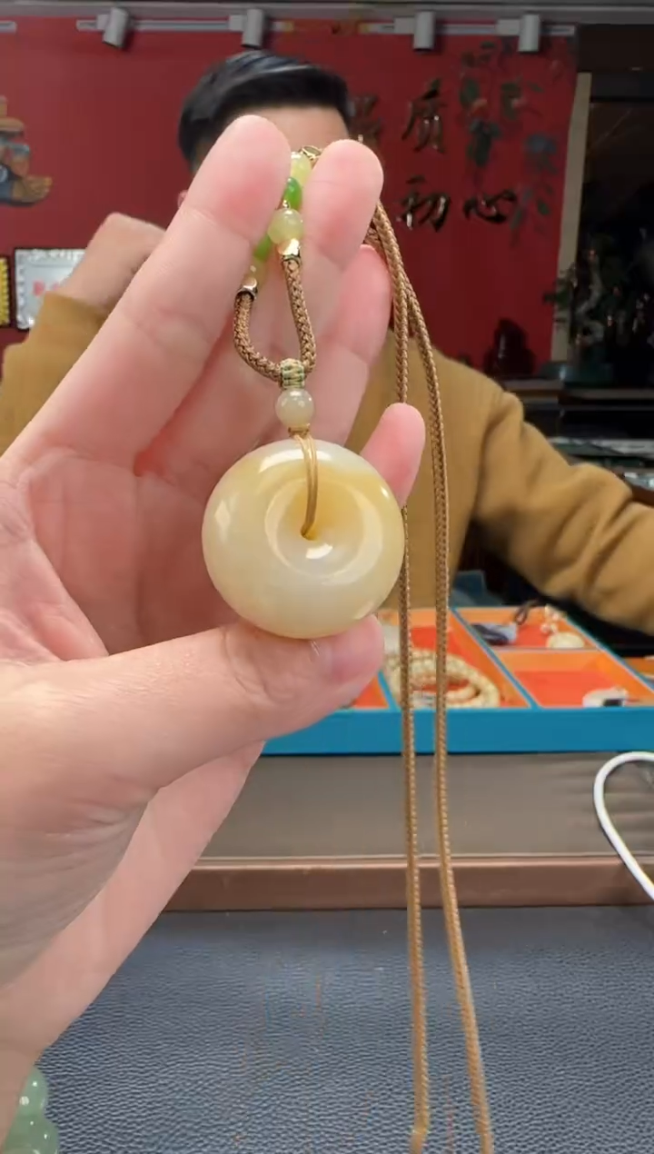 【闪购商品】和田玉颈饰未镶嵌且末糖平安扣