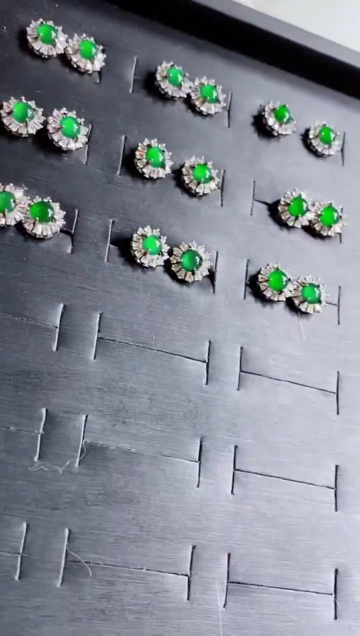 颈饰银S925镶嵌翡翠Y31翡翠绿蛋耳钉（多样性发其一）