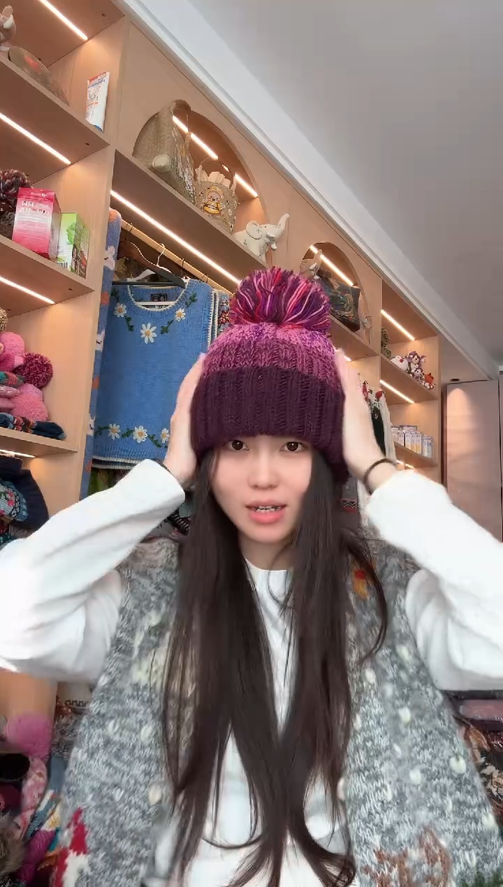 羊毛紫色翻边帽   