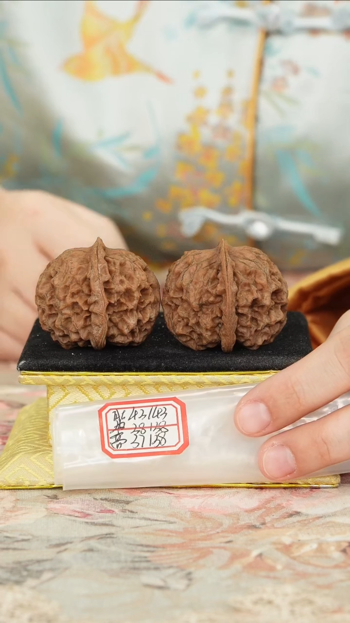【闪购商品】文玩核桃把件非嫁接元宝