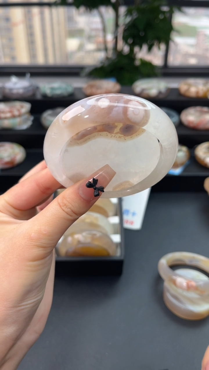 【闪购商品】石英质玉手镯未镶嵌赠送镯心（圈口）58无证书