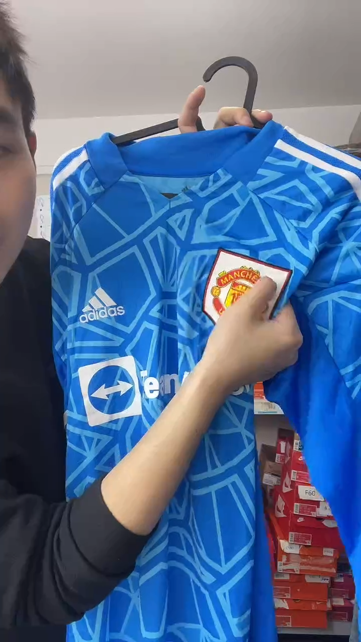 大牌潮服清仓中，编号FRI W90  ,  尺码L(175-180)