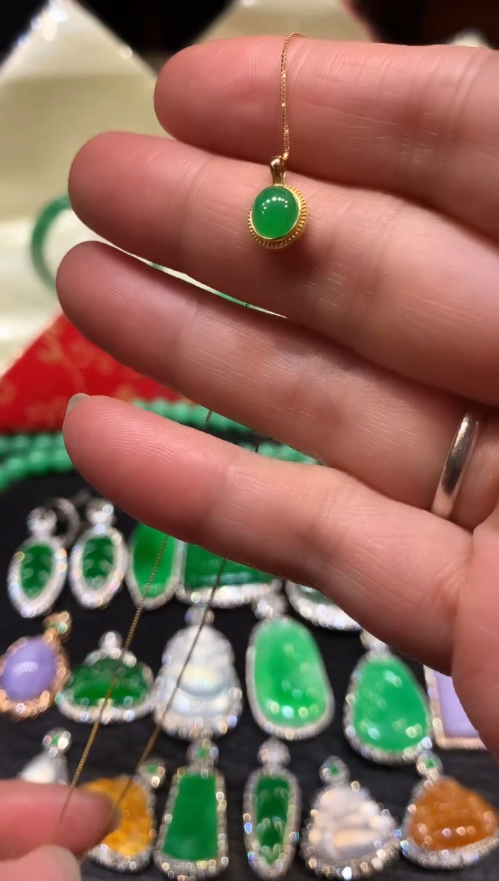 【闪购商品】翡翠吊坠(赠链)18K金镶嵌蛋面项链