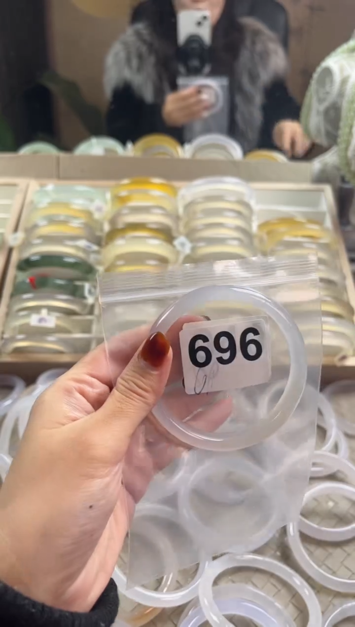 手镯玛瑙/玉髓未镶嵌696