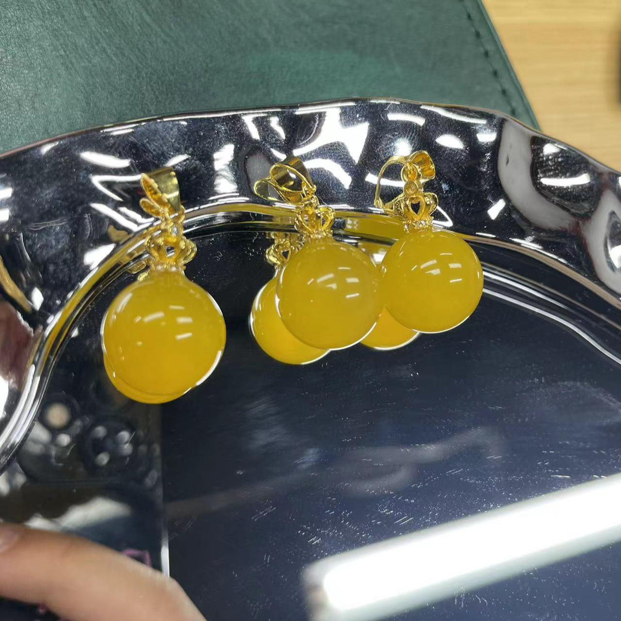 精选冰底黄景天金皇冠黄玛瑙吊坠多样性发货拍一发一