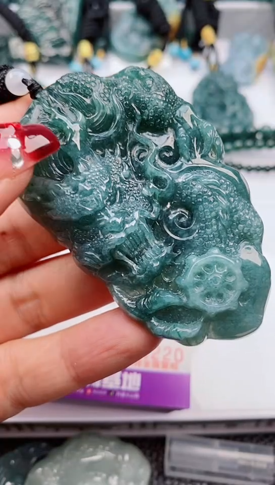 【闪购商品】翡翠颈饰未镶嵌           