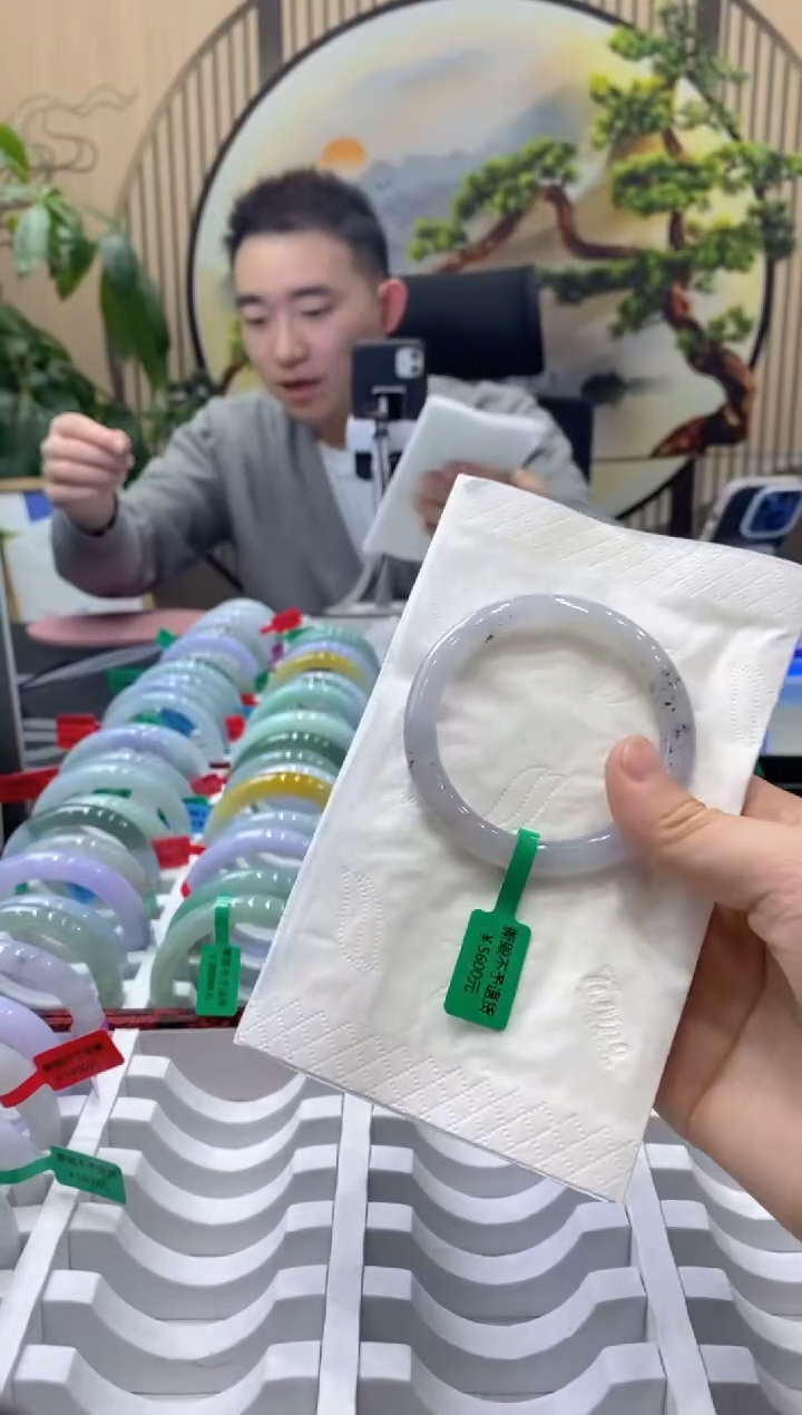 【闪购商品】翡翠手镯未镶嵌000013417