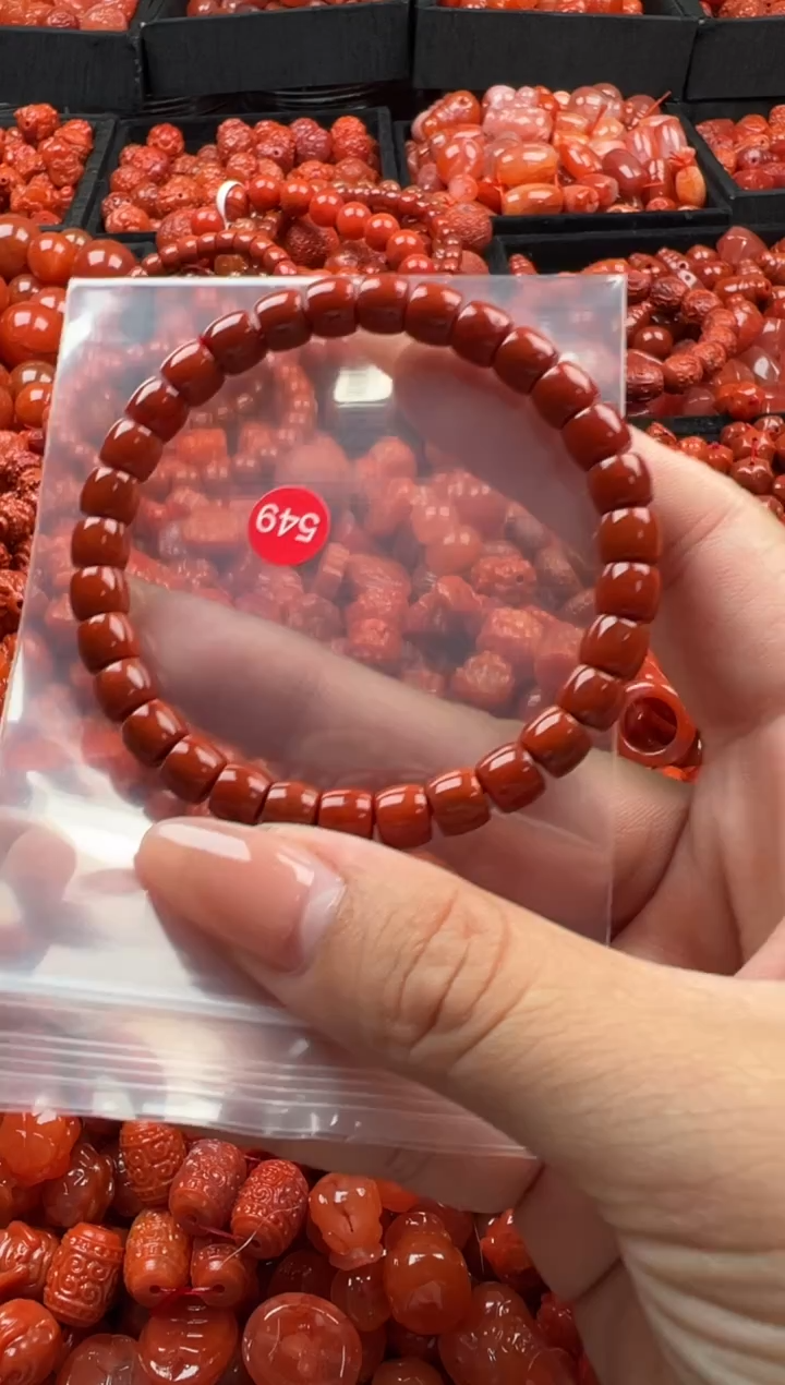 南红玛瑙未镶嵌颈饰1