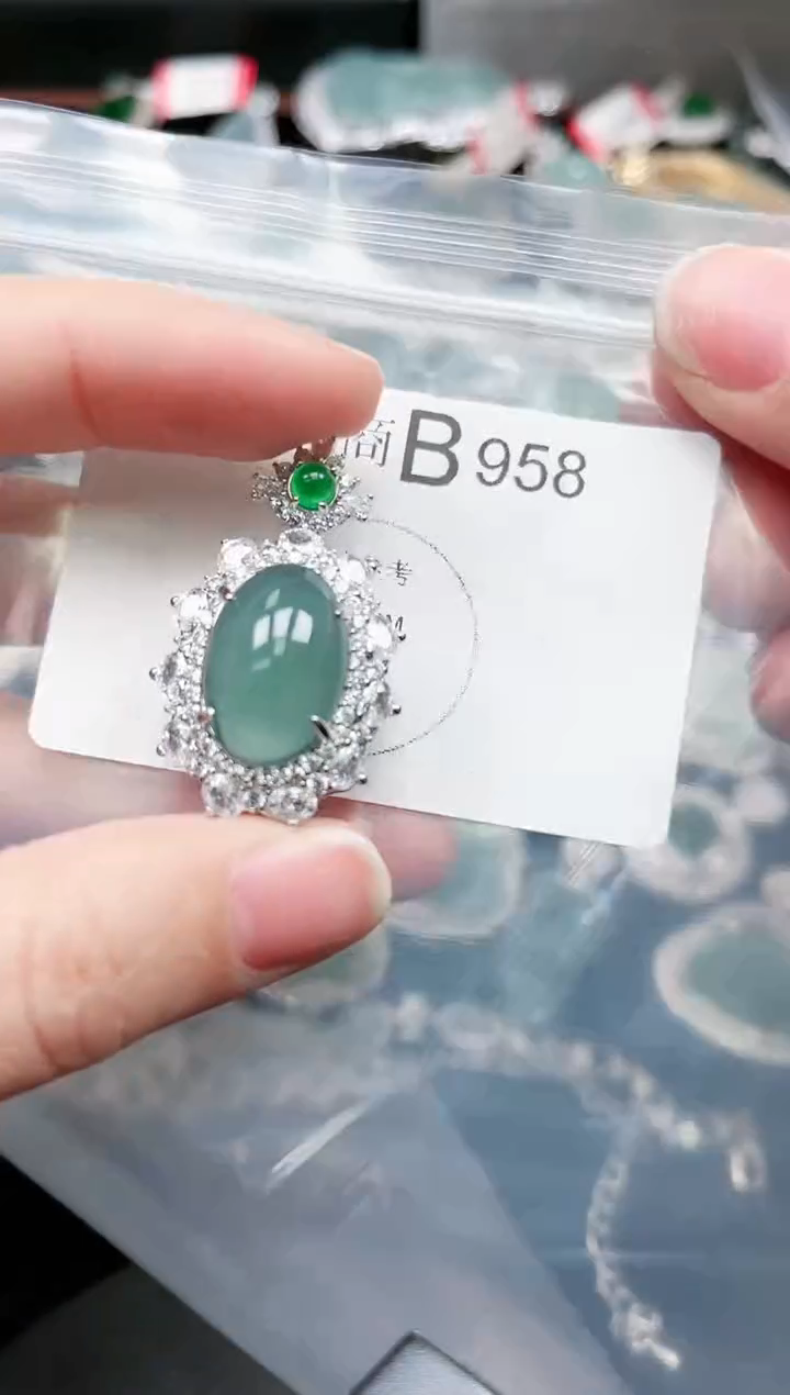 【闪购商品】翡翠颈饰未镶嵌958赠皮绳