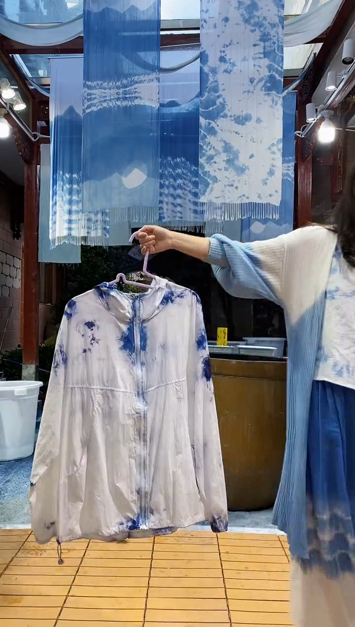 云浅蓝深 扎染服装   连帽防晒