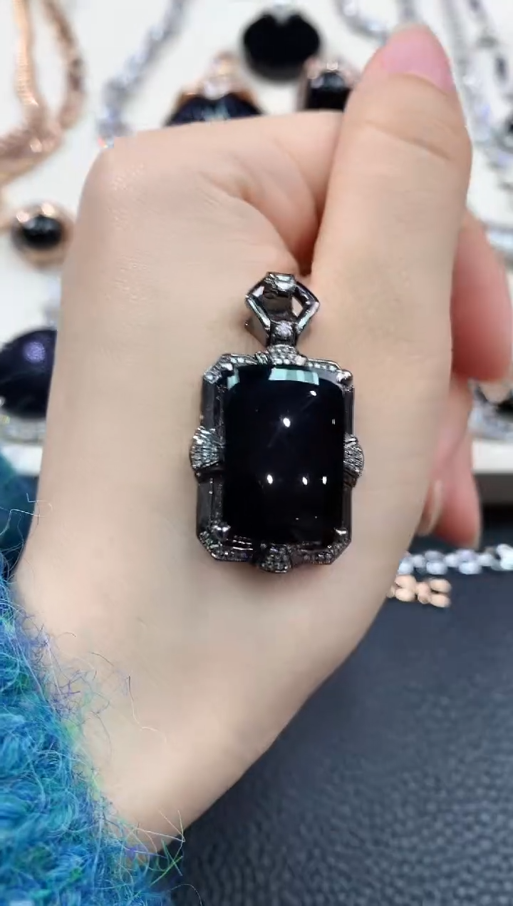 【闪购商品】翡翠颈饰18K金镶嵌D34     